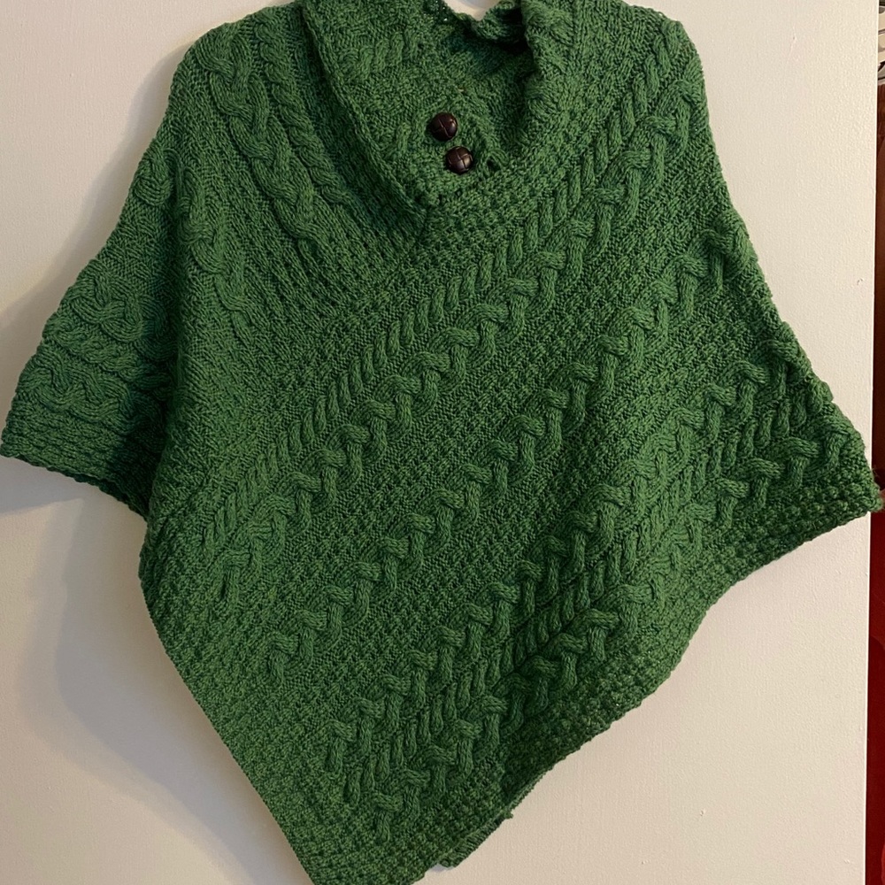 Green 100% Merino wool poncho from Ireland 🇮🇪